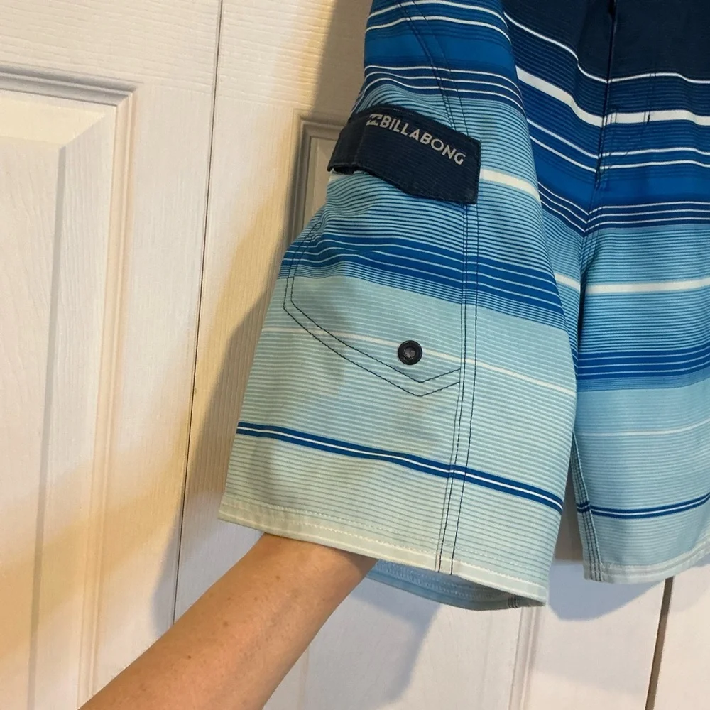 🩷 Billabong Blue Striped Board Shorts - 27